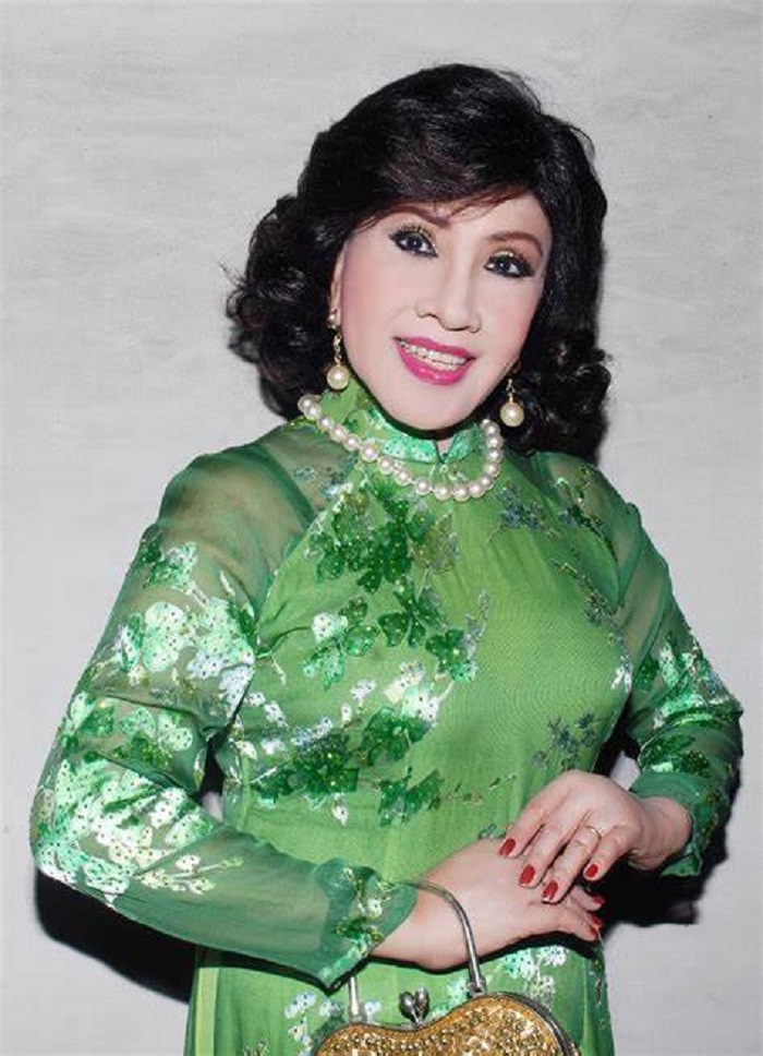 Nghệ sĩ thường sáng tạo, biểu diễn, hoặc sáng tác ra các tác phẩm nghệ thuật, thể hiện cái đẹp, cảm xúc